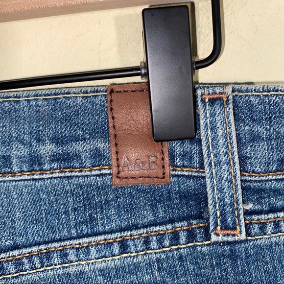 ABERCROMBIE AND FITCH bootcut medium wash jeans 2 - Picture 4 of 4
